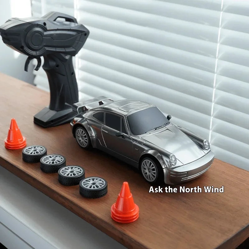 RC Drift Car 2,4 GHz, Maßstab 1:24, Allradantrieb, 20 km/h, Hochgeschwindigkeits-Fernsteuerungsauto mit LED-Leuchten, Driftreifen